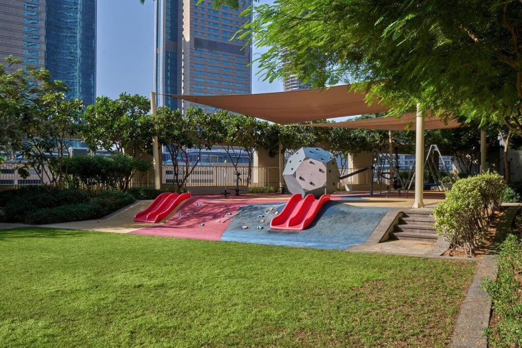 Magnificent 2 Bedroom With Stunning Burj Khalifa View Дубай Екстериор снимка