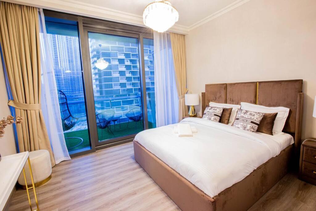 Magnificent 2 Bedroom With Stunning Burj Khalifa View Дубай Екстериор снимка